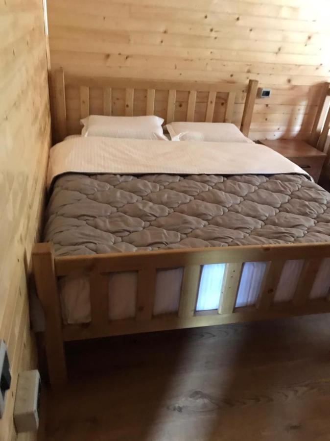 Guesthouse Demushi Valbona Exteriör bild