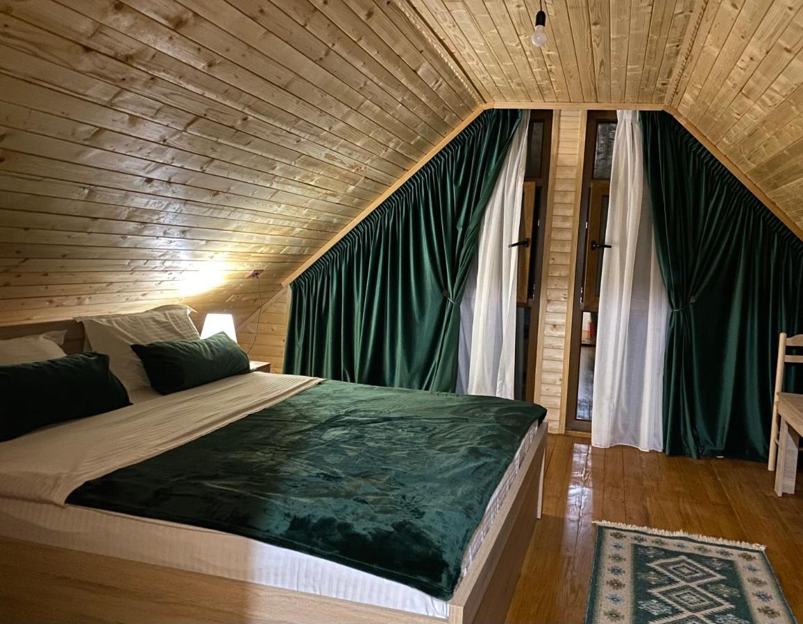 Guesthouse Demushi Valbona Exteriör bild