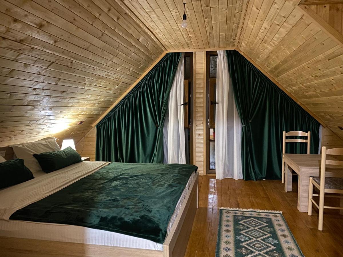 Guesthouse Demushi Valbona Exteriör bild
