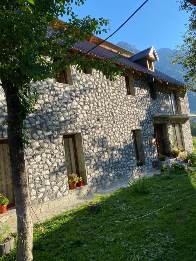 Guesthouse Demushi Valbona Exteriör bild