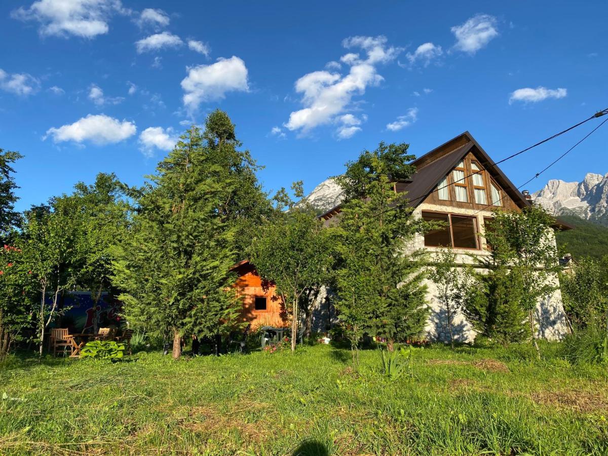 Guesthouse Demushi Valbona Exteriör bild